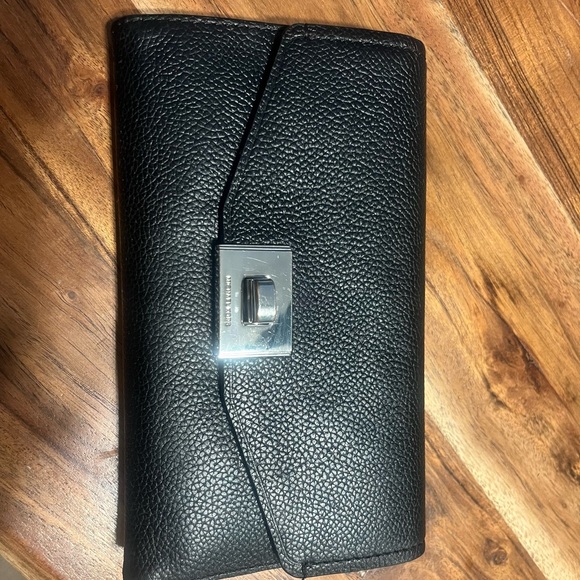 Black Micheal kors wallet! Excellent condition - Picture 2 of 10